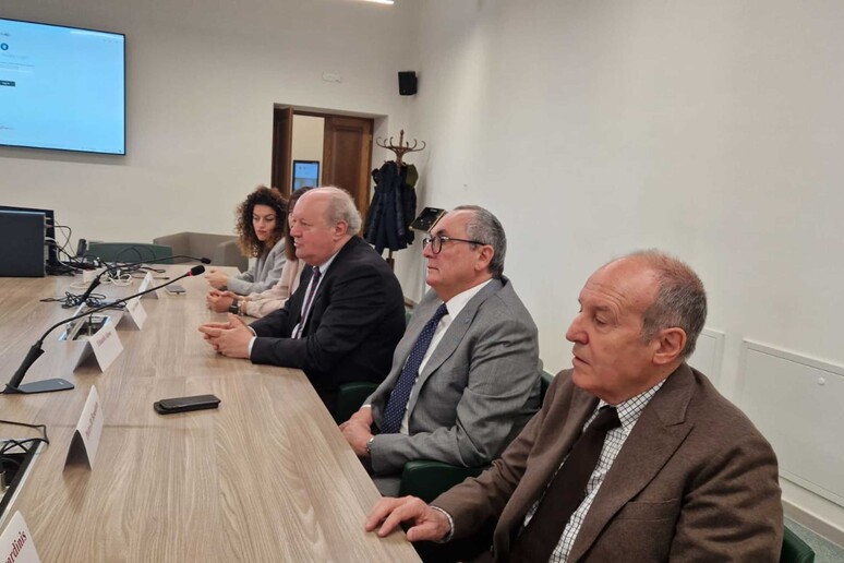- RIPRODUZIONE RISERVATA