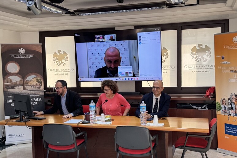- RIPRODUZIONE RISERVATA