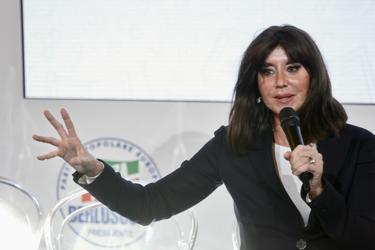 - RIPRODUZIONE RISERVATA
