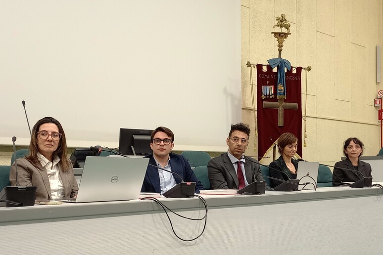 - RIPRODUZIONE RISERVATA