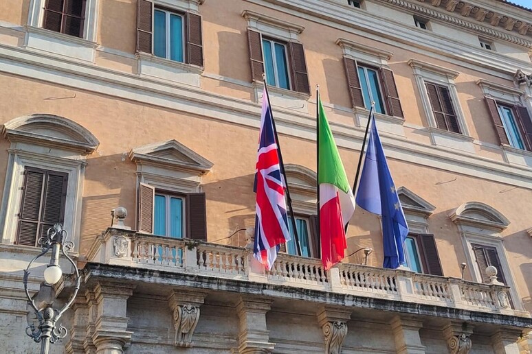 - RIPRODUZIONE RISERVATA