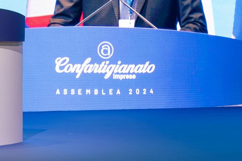 - RIPRODUZIONE RISERVATA