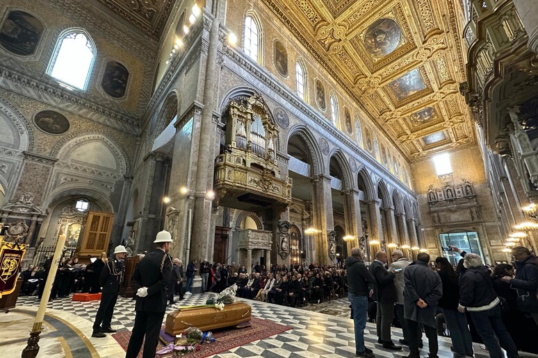 - RIPRODUZIONE RISERVATA