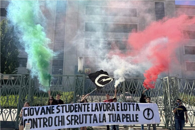 - RIPRODUZIONE RISERVATA