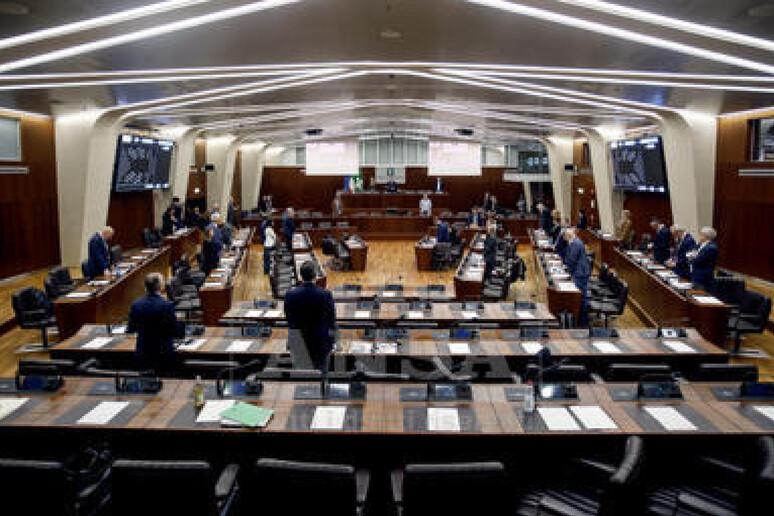 - RIPRODUZIONE RISERVATA