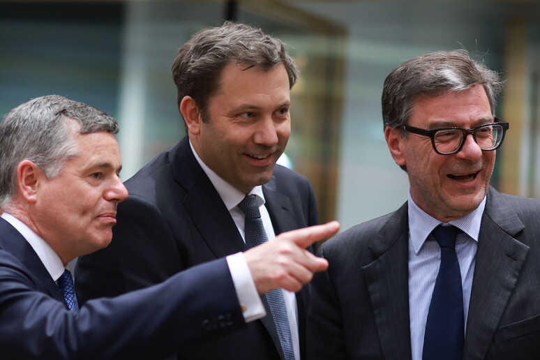 - RIPRODUZIONE RISERVATA