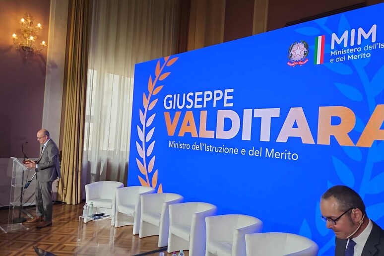 - RIPRODUZIONE RISERVATA