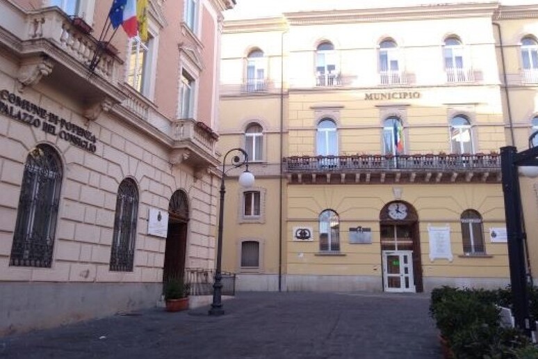 - RIPRODUZIONE RISERVATA