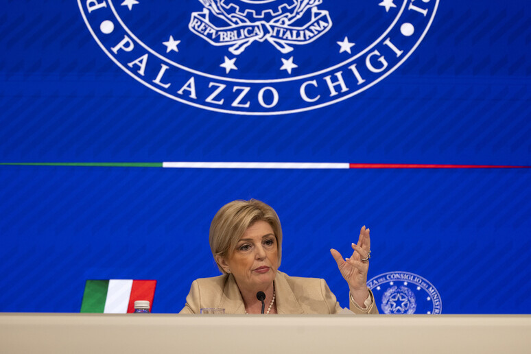 - RIPRODUZIONE RISERVATA