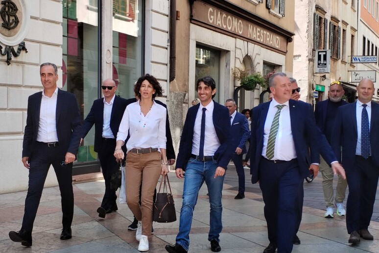 - RIPRODUZIONE RISERVATA