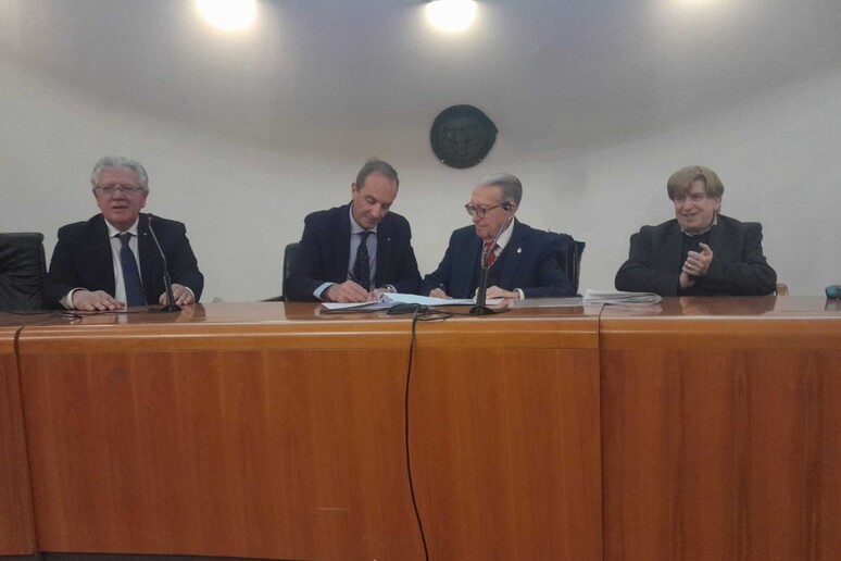 - RIPRODUZIONE RISERVATA