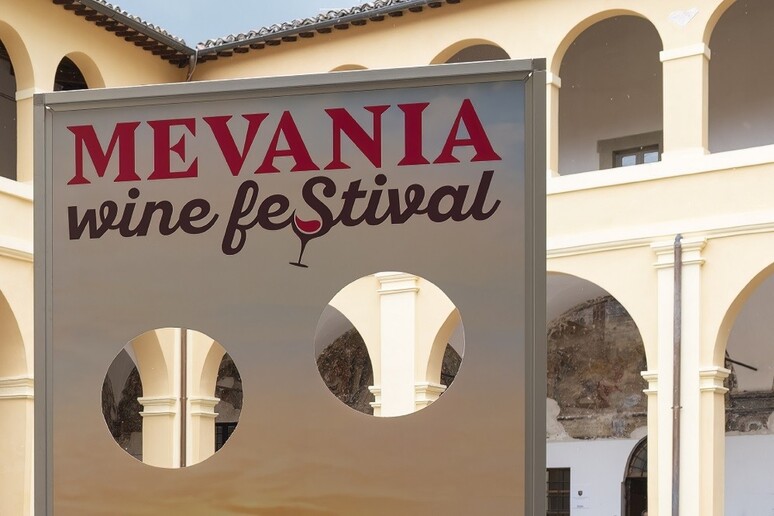 - RIPRODUZIONE RISERVATA