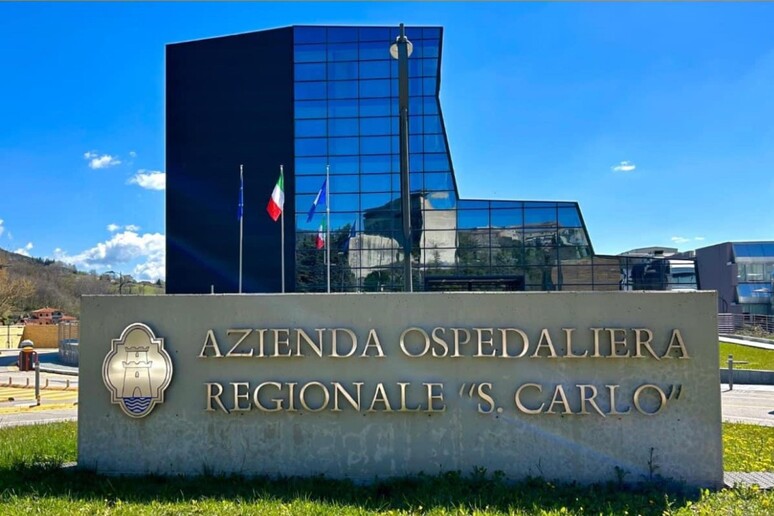- RIPRODUZIONE RISERVATA