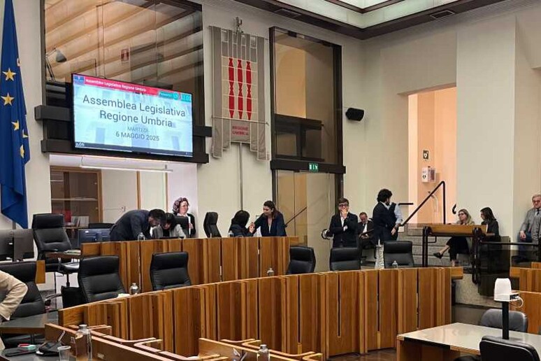 - RIPRODUZIONE RISERVATA