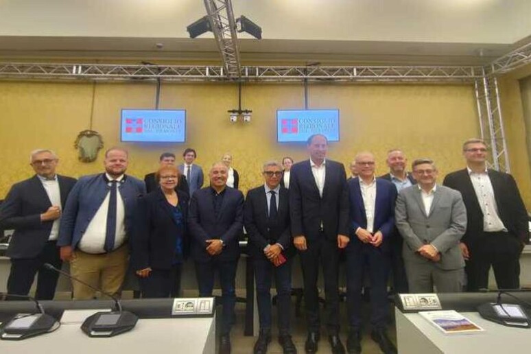 - RIPRODUZIONE RISERVATA