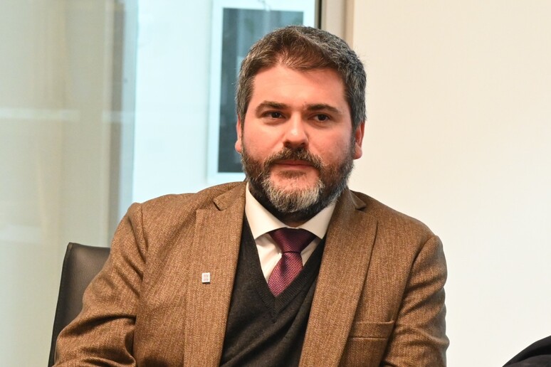 - RIPRODUZIONE RISERVATA
