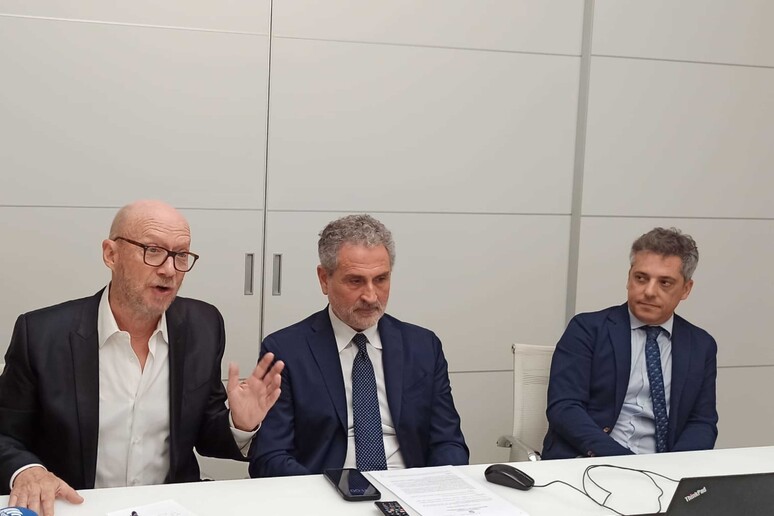 - RIPRODUZIONE RISERVATA